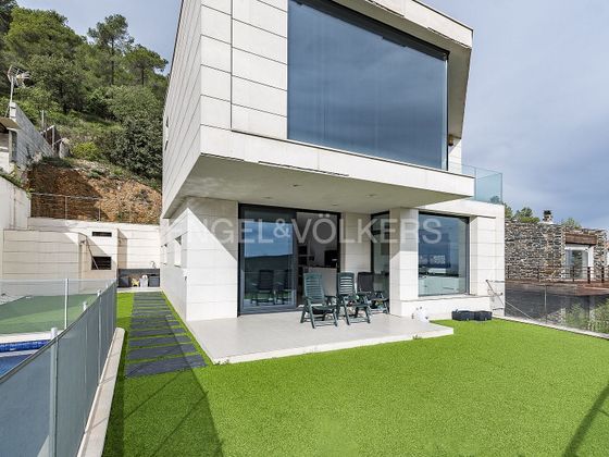 Foto 1 de Casa en venda a Vallirana de 6 habitacions amb terrassa i garatge