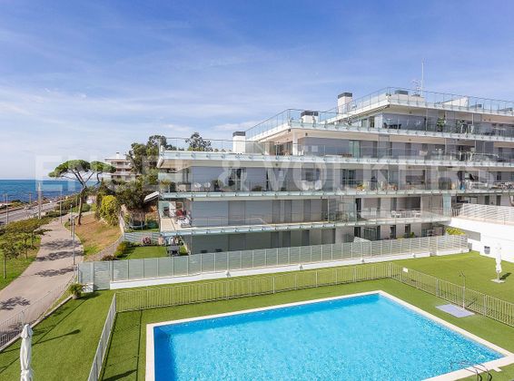 Foto 2 de Àtic en venda a Sant Andreu de Llavaneres de 2 habitacions amb terrassa i piscina