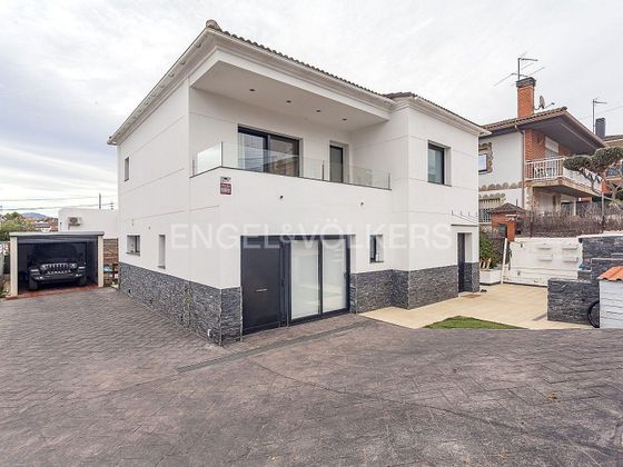 Foto 1 de Xalet en venda a Castellbisbal de 3 habitacions amb terrassa i piscina