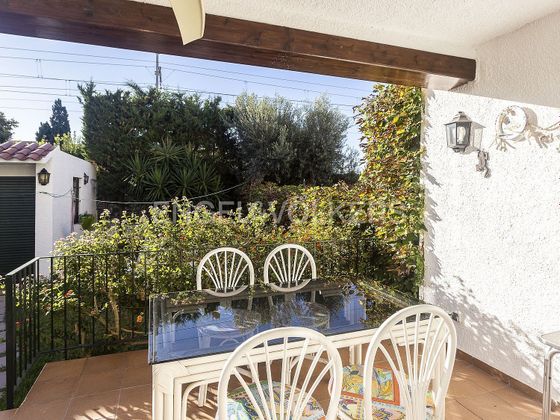 Foto 2 de Casa adossada en venda a Coma-Ruga de 3 habitacions amb terrassa i jardí