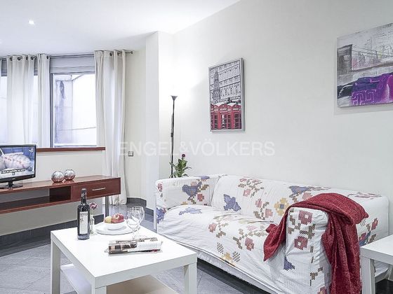 Foto 1 de Alquiler de piso en El Raval de 1 habitación con muebles y aire acondicionado