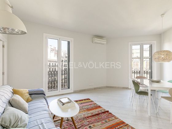 Foto 2 de Piso en alquiler en La Dreta de l'Eixample de 3 habitaciones con balcón y aire acondicionado