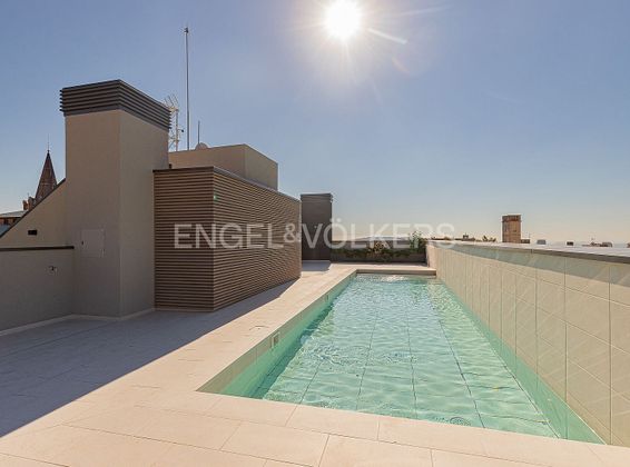 Foto 1 de Alquiler de piso en Sarrià de 3 habitaciones con terraza y piscina