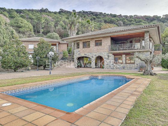 Foto 1 de Xalet en venda a Llinars del Valles de 3 habitacions amb terrassa i piscina