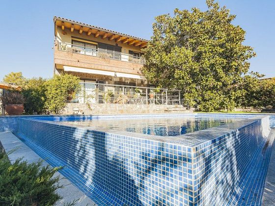 Foto 1 de Chalet en venta en Poble Nou - Zona Esportiva de 5 habitaciones con terraza y piscina