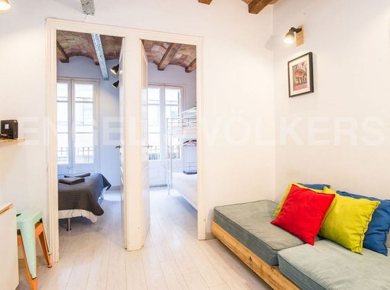 Foto 2 de Venta de piso en Vila de Gràcia de 2 habitaciones con balcón y calefacción