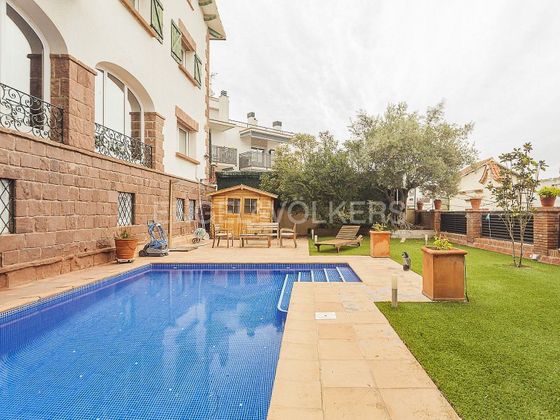 Foto 2 de Venta de casa en Torrelles de Llobregat de 6 habitaciones con terraza y piscina