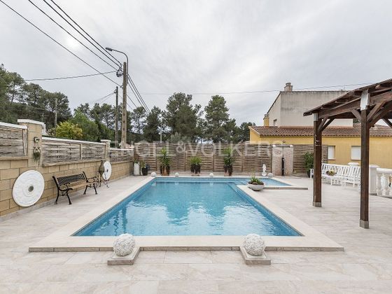 Foto 2 de Xalet en venda a Vallirana de 6 habitacions amb terrassa i piscina