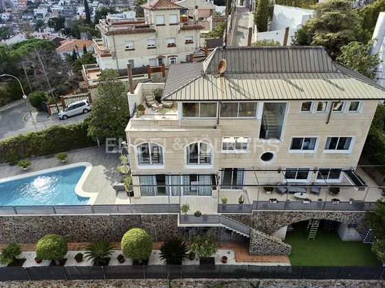 Foto 1 de Xalet en lloguer a Ciutat Diagonal - La Miranda - La Mallola de 7 habitacions amb terrassa i piscina