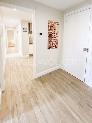 Foto 2 de Alquiler de piso en El Poble Sec - Parc de Montjuïc de 3 habitaciones con muebles y aire acondicionado