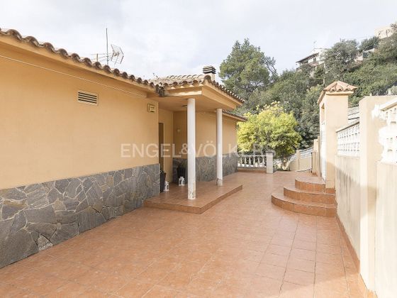Foto 2 de Venta de chalet en Torrelles de Llobregat de 6 habitaciones con terraza y jardín