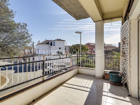Foto 2 de Pis en venda a Parets del Vallès de 2 habitacions amb terrassa i balcó