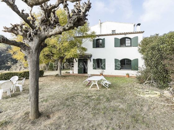Foto 1 de Casa rural en venda a Cabrils de 11 habitacions amb terrassa i jardí