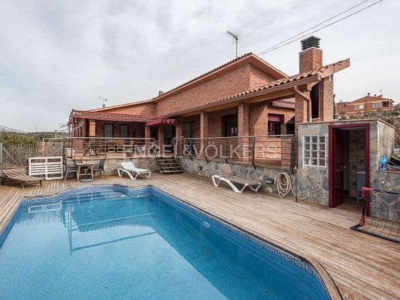 Foto 1 de Casa adossada en venda a Vacarisses de 5 habitacions amb piscina i garatge