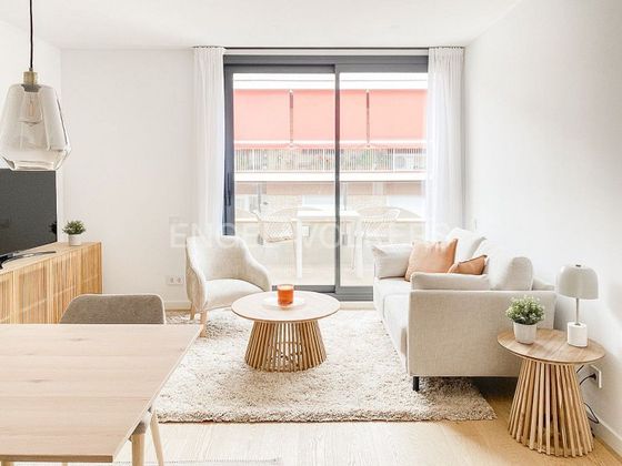 Foto 1 de Àtic en lloguer a Vila de Gràcia de 2 habitacions amb terrassa i aire acondicionat