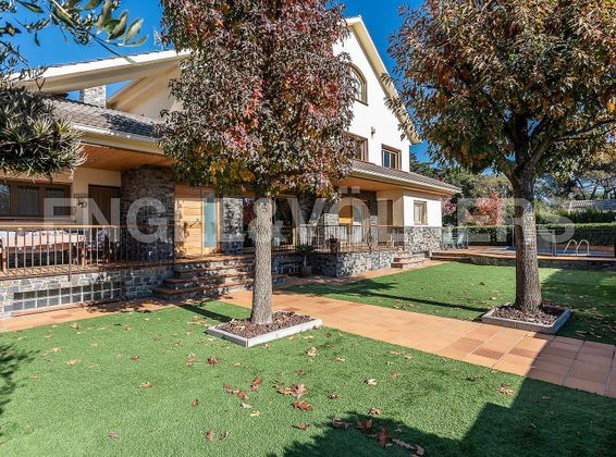 Foto 1 de Venta de casa en Cardedeu de 9 habitaciones con terraza y piscina