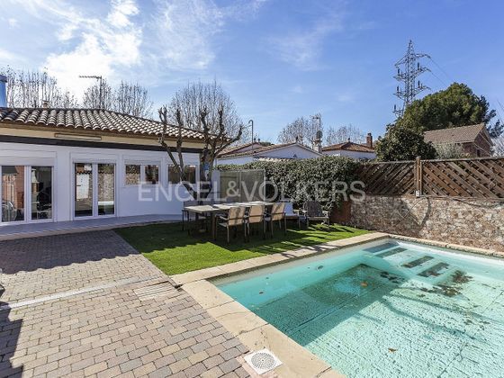 Foto 2 de Xalet en venda a Mira-sol de 3 habitacions amb terrassa i piscina