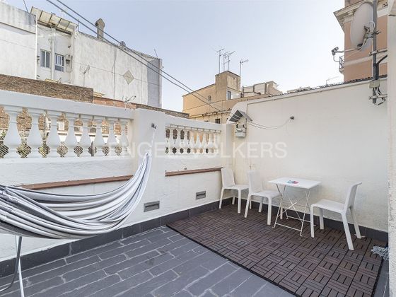Foto 2 de Casa adossada en lloguer a Vila de Gràcia de 2 habitacions amb terrassa i mobles