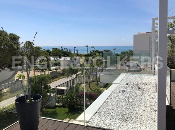 Foto 1 de Casa en alquiler en Gavà Mar de 5 habitaciones con terraza y piscina