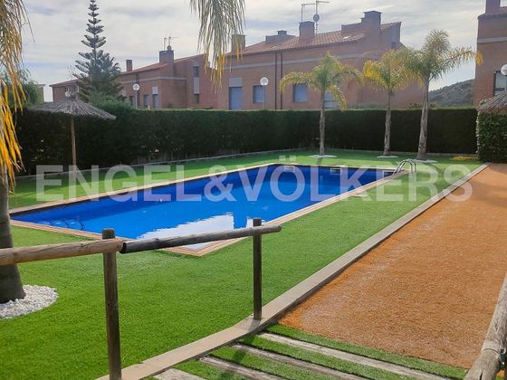 Foto 1 de Venta de casa en Tiana de 5 habitaciones con terraza y piscina