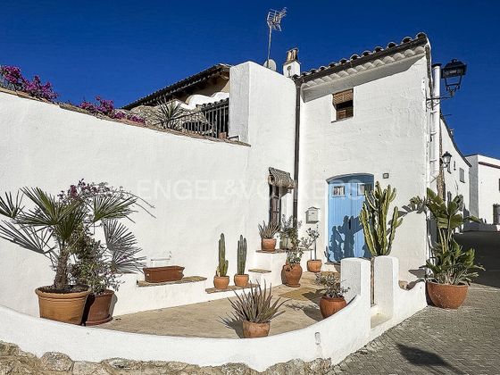 Foto 2 de Venta de casa en Sant Pere de Ribes Centro de 4 habitaciones con terraza y jardín