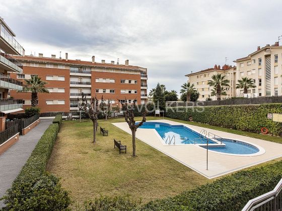 Foto 1 de Piso en venta en Can Girona - Terramar - Can Pei - Vinyet de 5 habitaciones con terraza y piscina