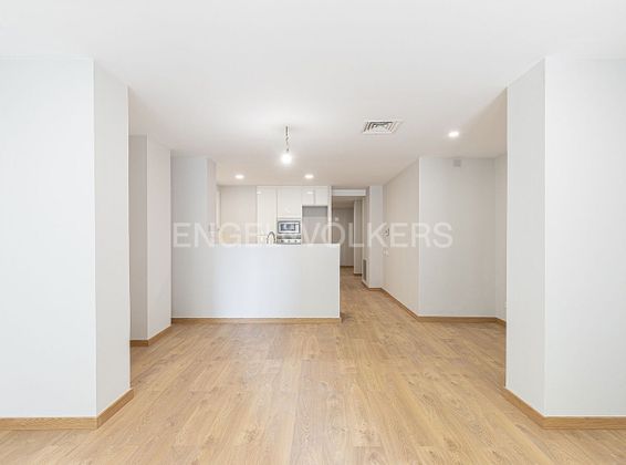 Foto 1 de Alquiler de piso en Les Corts de 3 habitaciones con aire acondicionado y calefacción