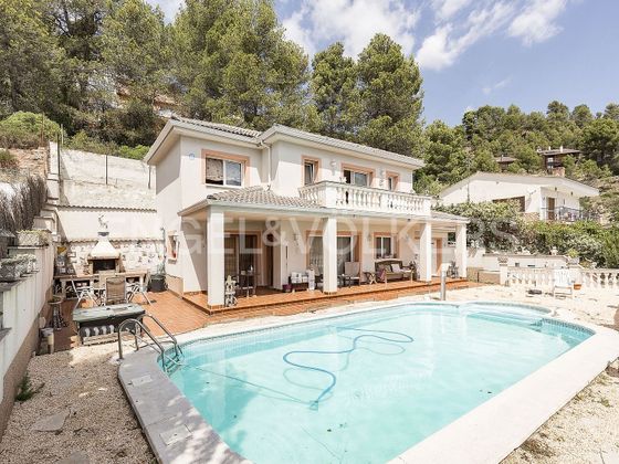 Foto 1 de Venta de casa en Castellgalí de 4 habitaciones con piscina y garaje