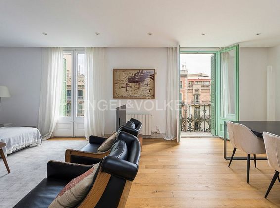 Foto 2 de Piso en venta en La Dreta de l'Eixample de 4 habitaciones con balcón y aire acondicionado