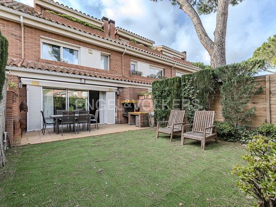 Foto 2 de Casa en venta en Gavà Mar de 3 habitaciones con terraza y piscina