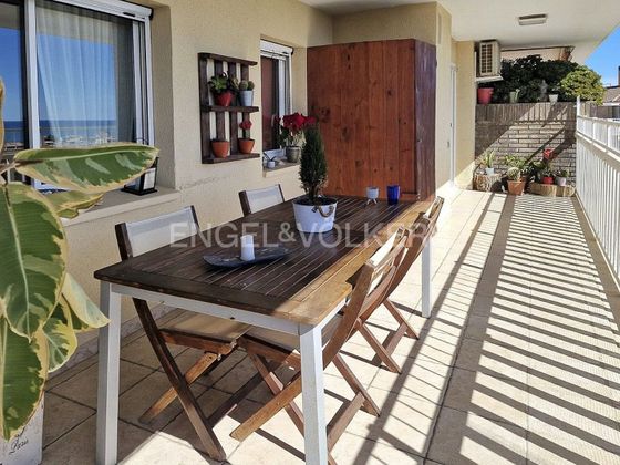 Foto 2 de Piso en venta en Vilassar de Mar de 4 habitaciones con terraza y piscina
