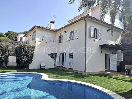 Foto 1 de Casa en venta en Cabrils de 5 habitaciones con terraza y piscina