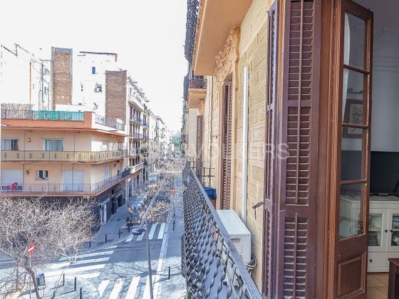 Foto 1 de Pis en venda a El Poble Sec - Parc de Montjuïc de 2 habitacions amb terrassa i balcó