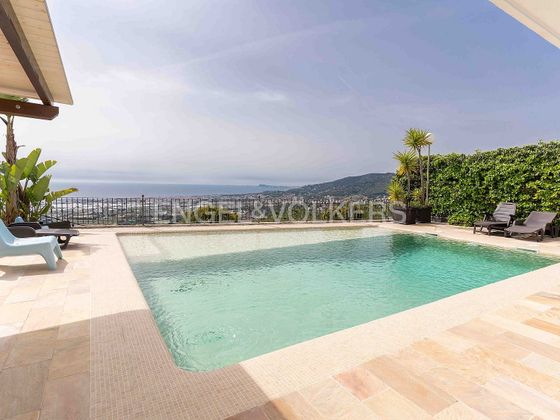 Foto 1 de Xalet en venda a Cabrils de 6 habitacions amb terrassa i piscina