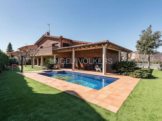 Foto 2 de Xalet en lloguer a Corbera de Llobregat de 4 habitacions amb terrassa i piscina