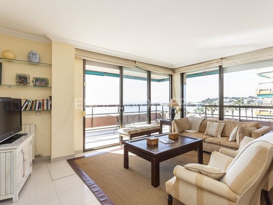 Foto 1 de Venta de piso en Barri Marítim-Platja de la Paella de 4 habitaciones con terraza y piscina