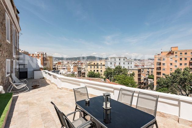 Foto 1 de Venta de casa en El Poble Sec - Parc de Montjuïc de 2 habitaciones con terraza y jardín