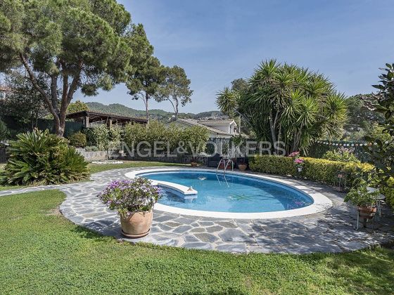 Foto 2 de Xalet en venda a Bigues de 6 habitacions amb terrassa i piscina
