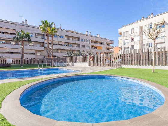 Foto 1 de Venta de piso en Sant Joan Despí de 3 habitaciones con terraza y piscina