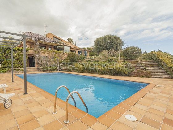 Foto 1 de Xalet en venda a Pallejà de 6 habitacions amb terrassa i piscina
