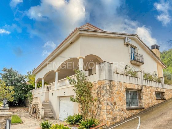 Foto 2 de Chalet en venta en Vespella de Gaià de 6 habitaciones con terraza y piscina