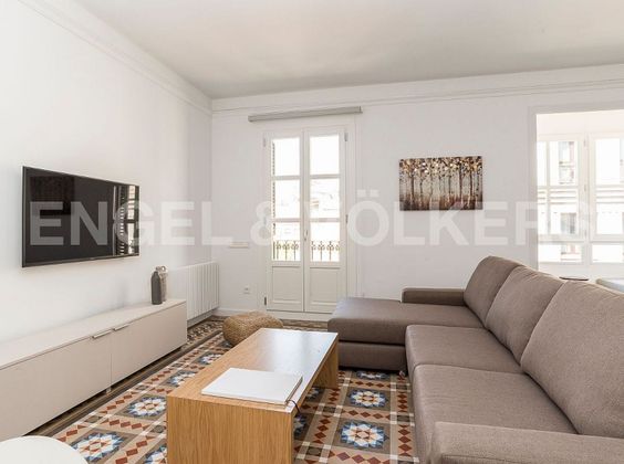 Foto 2 de Alquiler de piso en El Raval de 3 habitaciones con muebles y balcón