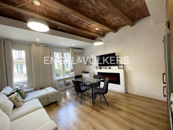 Foto 1 de Piso en venta en La Nova Esquerra de l'Eixample de 3 habitaciones con balcón y aire acondicionado