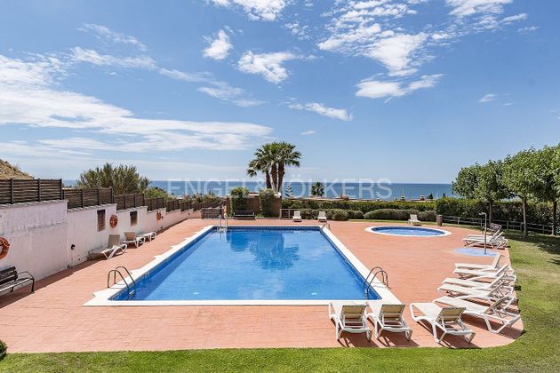 Foto 2 de Casa en venda a Botigues de Sitges - Garraf de 4 habitacions amb terrassa i piscina