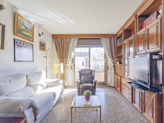 Foto 1 de Àtic en venda a Sant Andreu de Palomar de 4 habitacions amb terrassa i balcó