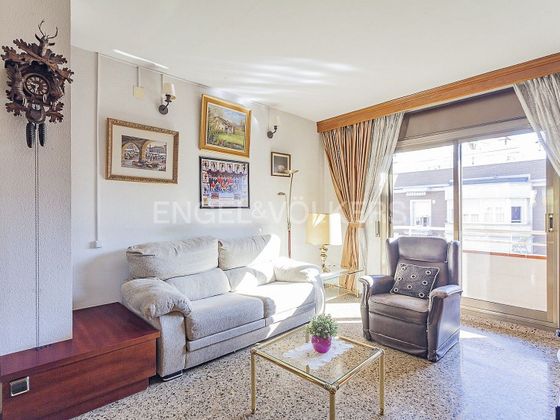 Foto 2 de Àtic en venda a Sant Andreu de Palomar de 4 habitacions amb terrassa i balcó