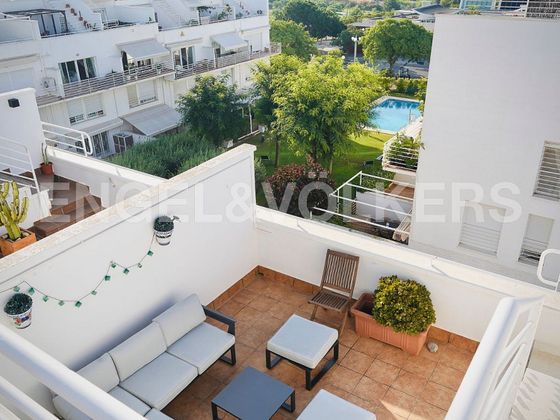 Foto 1 de Àtic en lloguer a Can Girona - Terramar - Can Pei - Vinyet de 3 habitacions amb terrassa i piscina