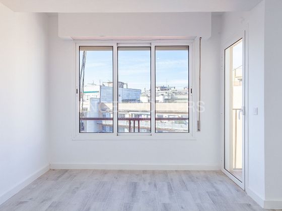 Foto 2 de Piso en venta en La Nova Esquerra de l'Eixample de 3 habitaciones con balcón y aire acondicionado