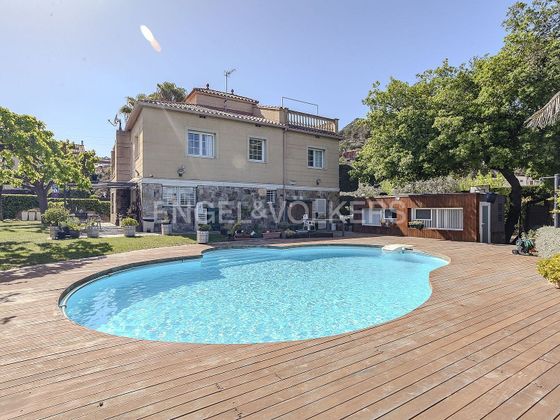 Foto 1 de Xalet en venda a Santa Coloma de Cervelló de 5 habitacions amb terrassa i piscina