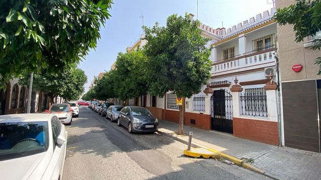 Foto 1 de Casa en venda a Nervión de 5 habitacions amb terrassa